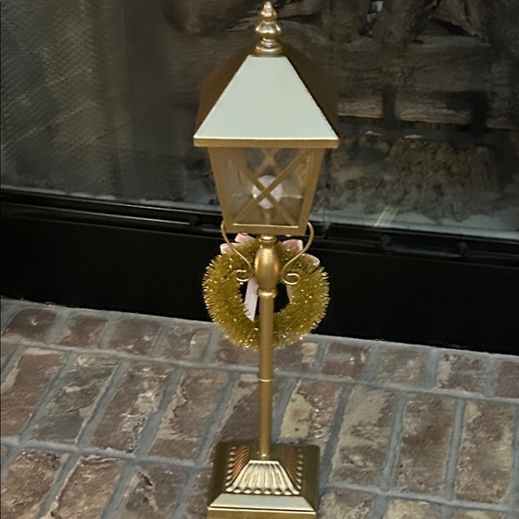 NEW! Vintage Inspired LIGHTED Holiday Street Lamp Lantern Tinsel Wreath - Picture 12 of 13